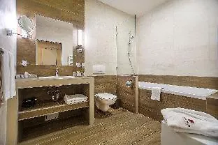 Mamaison Andrassy 4*