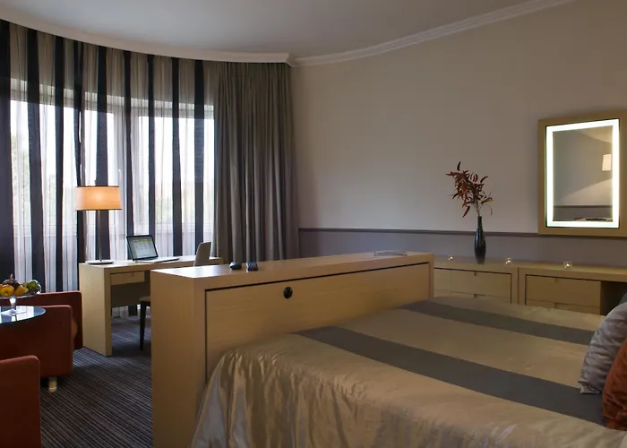 Mamaison Andrassy מלון 4*